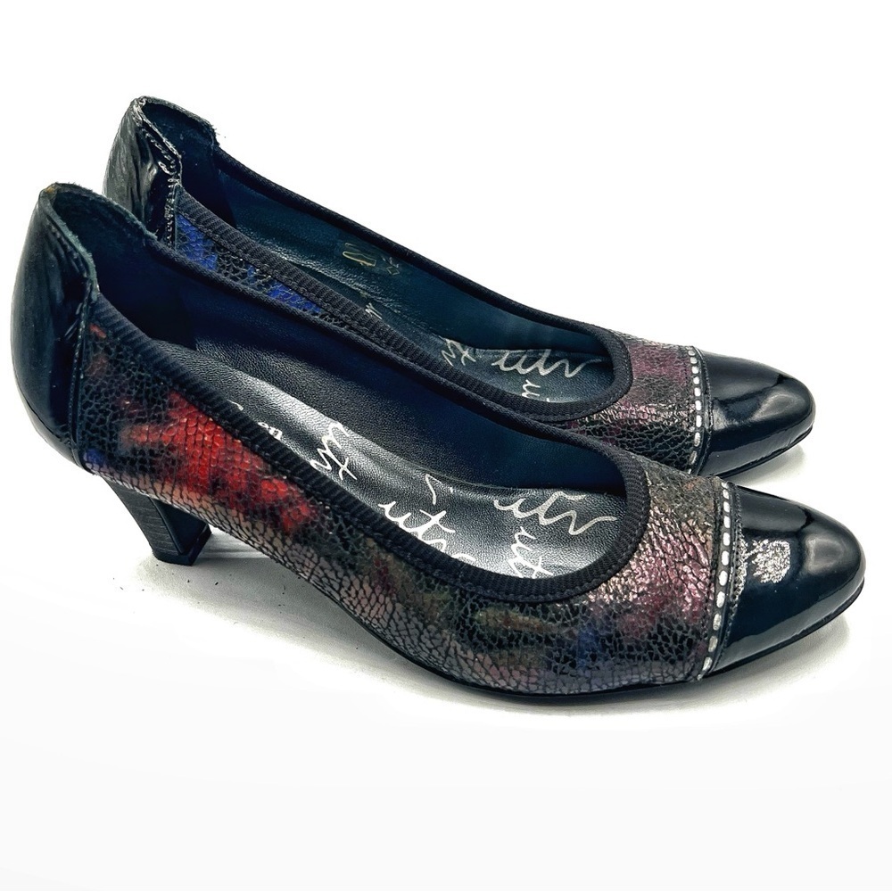 Classic Low Heel Pumps in Black Multicolor - Picture 2 of 11